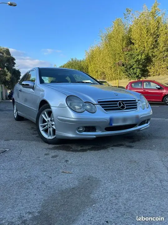 Mercedes-Benz C-Class 2002 photo 2