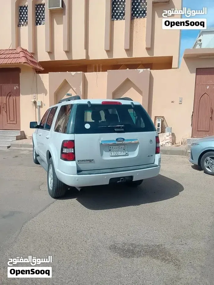 Ford Explorer 2010 photo 2