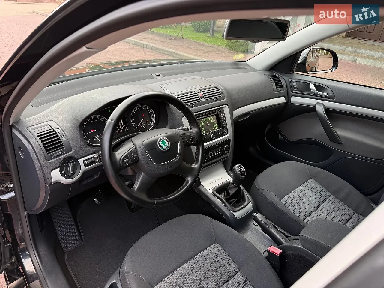 Skoda Octavia 2012 photo 2