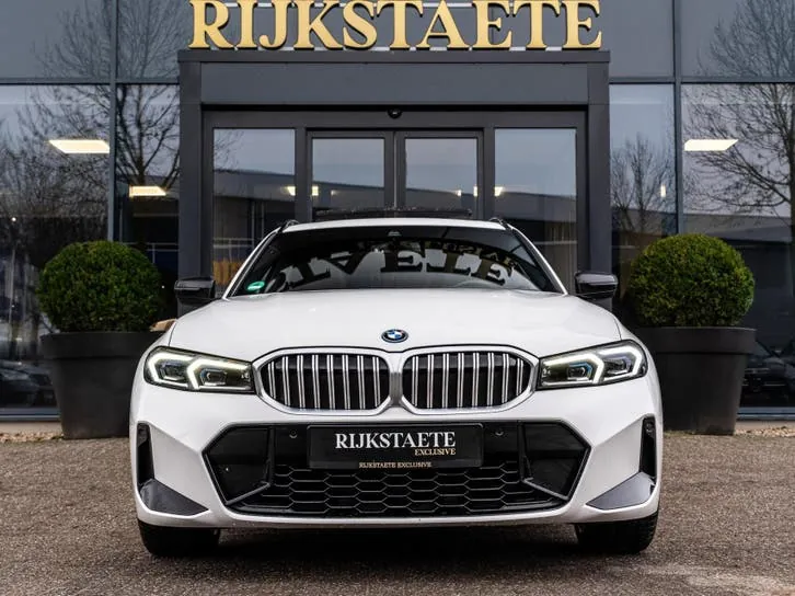 BMW 3 Series Touring 2023 photo 3