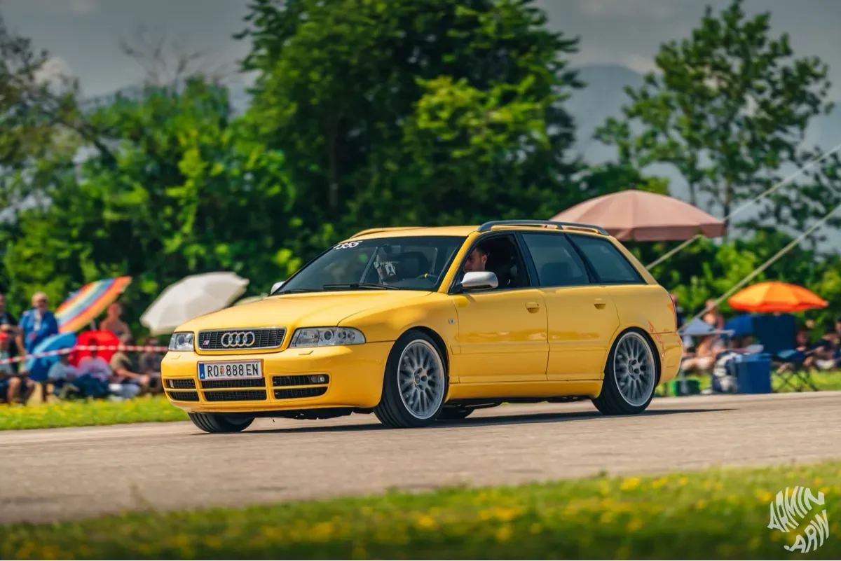 Audi A4 1999 photo 2