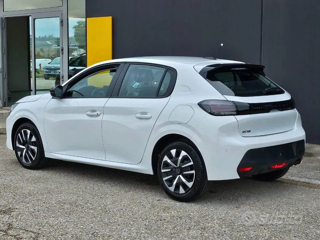Peugeot 208 2025 photo 3