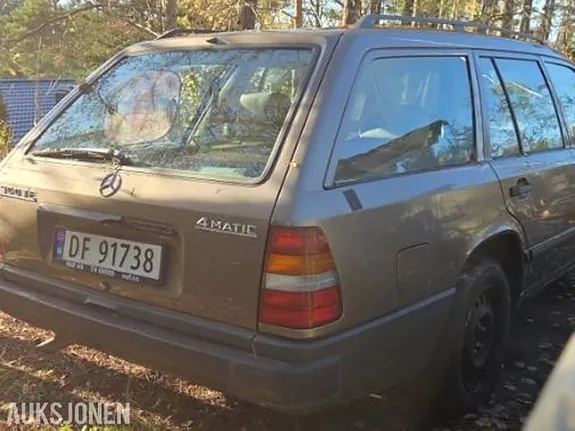 Mercedes-Benz E-Class 1988 photo 4