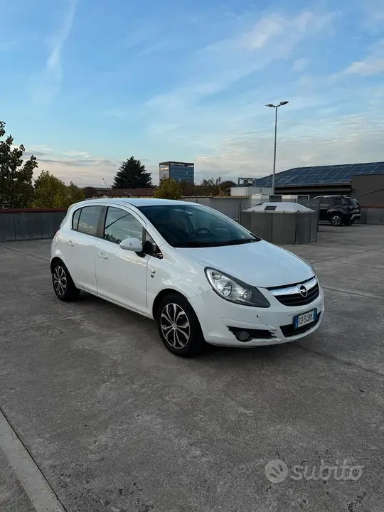 Opel Corsa 2011 photo 2