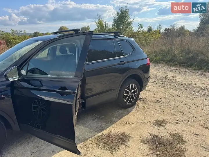 Volkswagen Tiguan 2021 photo 2