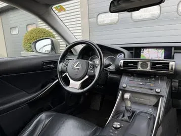 Lexus Is 2017 photo 3