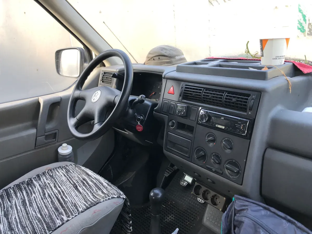 Volkswagen T4 1999 photo 3
