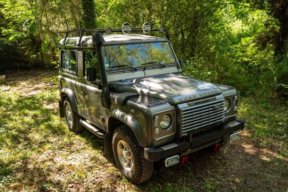 Land Rover Defender 90
