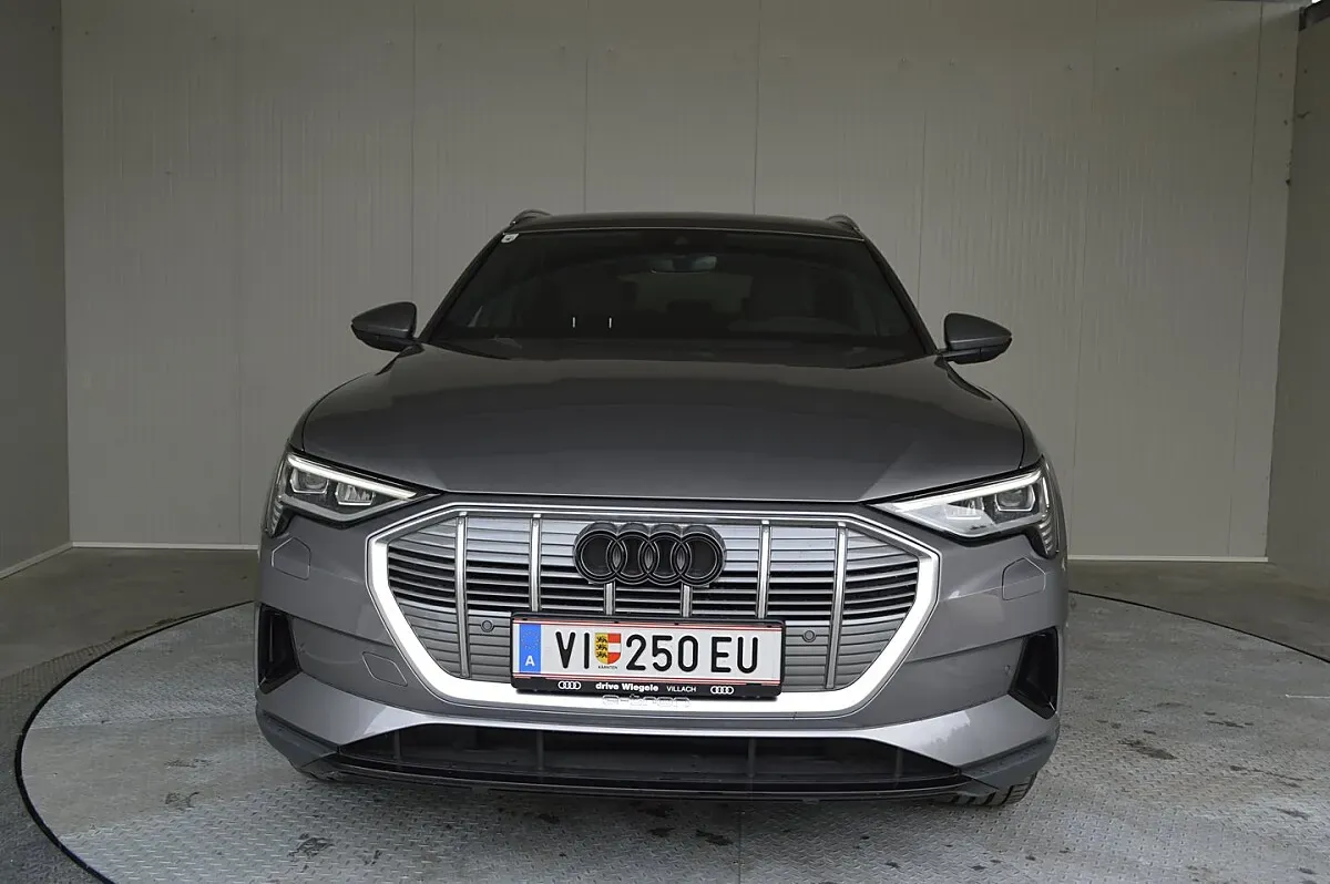 Audi E-Tron 2021 photo 2