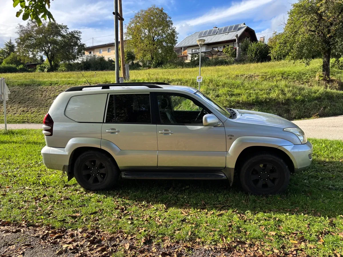 Toyota Land Cruiser 2003 photo 2
