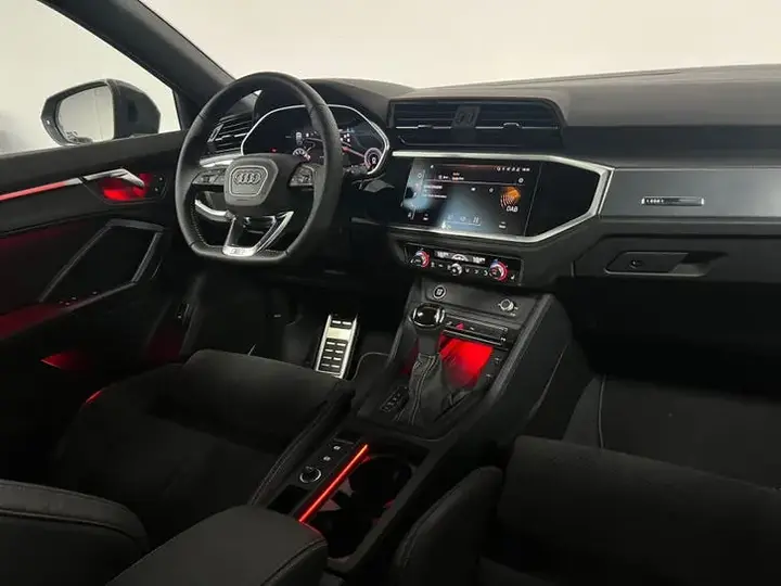 Audi Q3 2023 photo 2