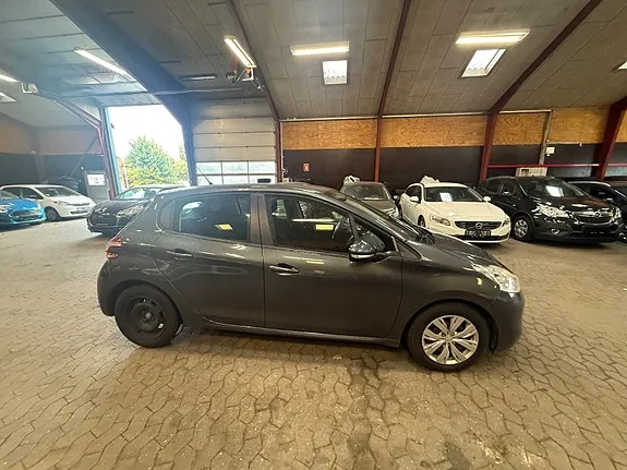 Peugeot 208 2014 photo 4