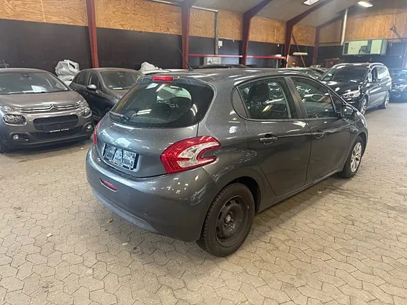 Peugeot 208 2014 photo 5