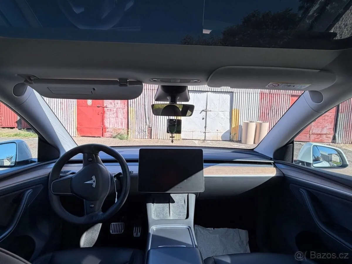 Tesla Model Y 2023 photo 3