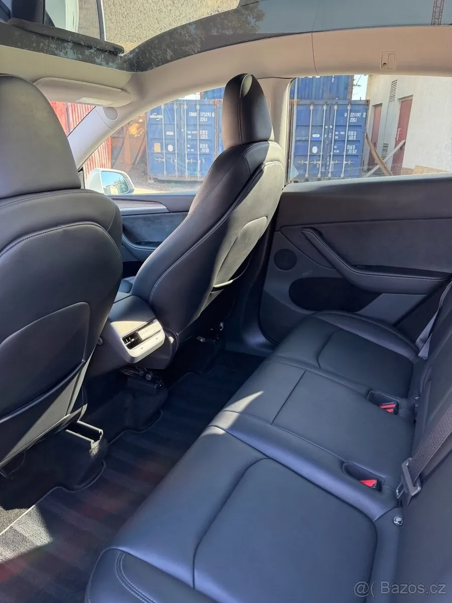 Tesla Model Y 2023 photo 4