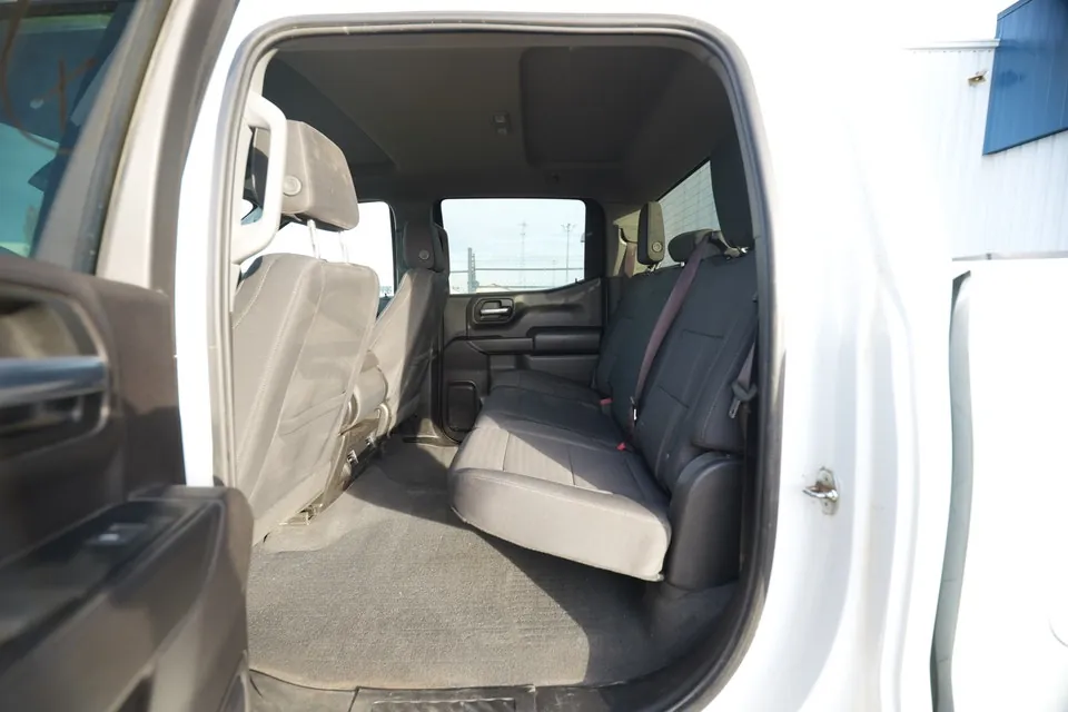 Chevrolet Silverado 2023 photo 3