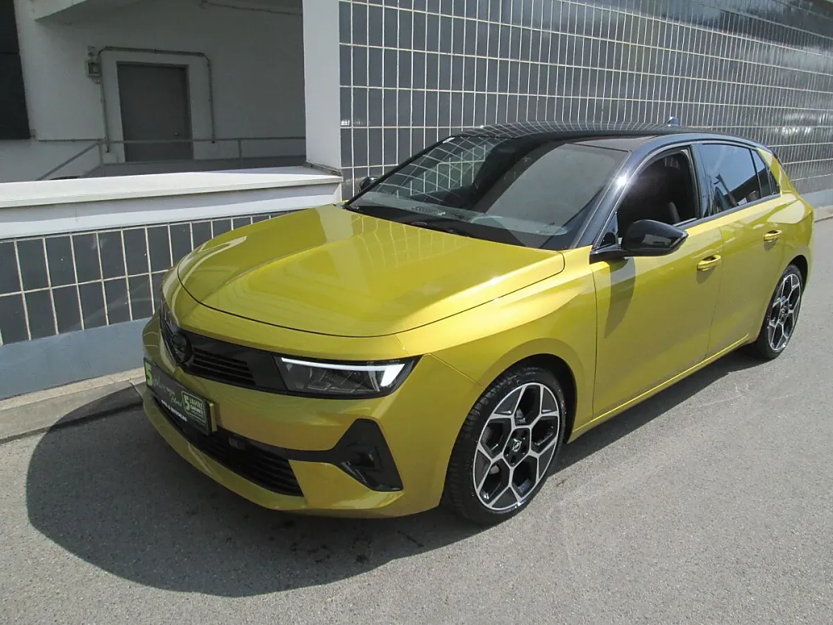 Opel Astra 2023 photo 2
