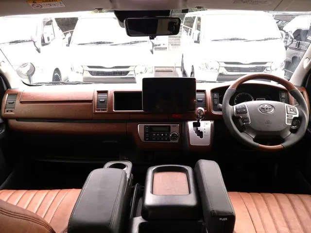Toyota Hiace Wagon 2023 photo 2