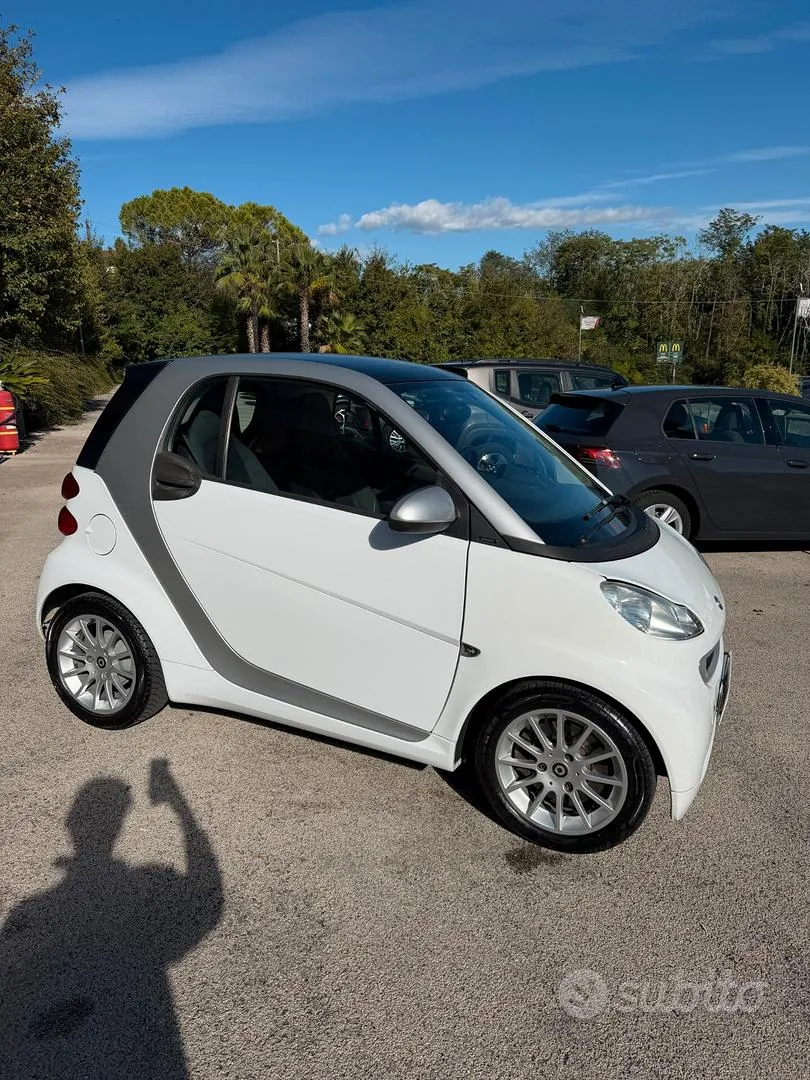 Smart Fortwo 2011 photo 3