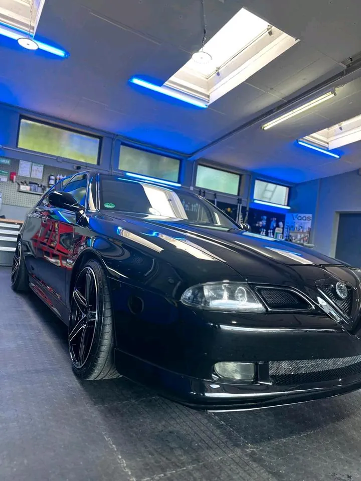 Alfa Romeo 166