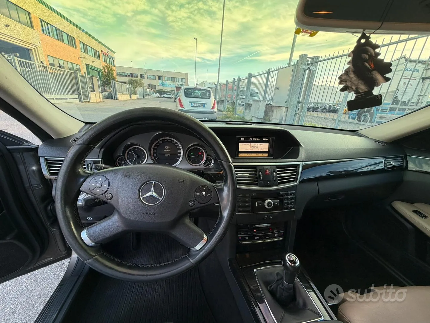 Mercedes-Benz E-Class 2009 photo 5