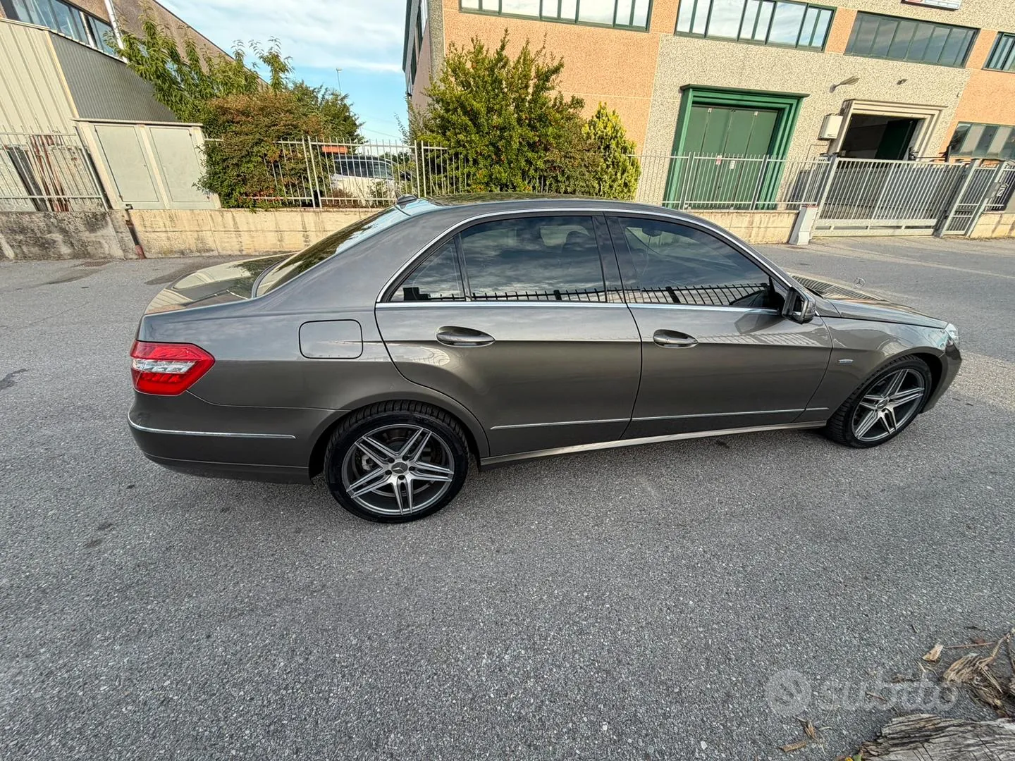 Mercedes-Benz E-Class 2009 photo 4
