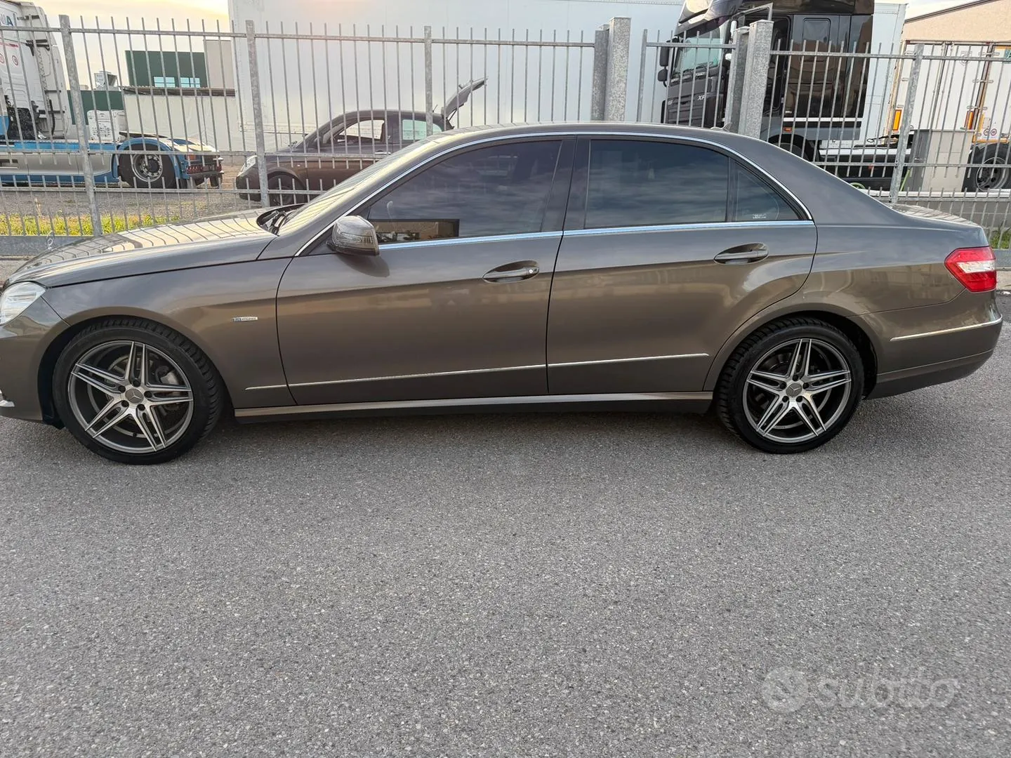 Mercedes-Benz E-Class 2009 photo 3
