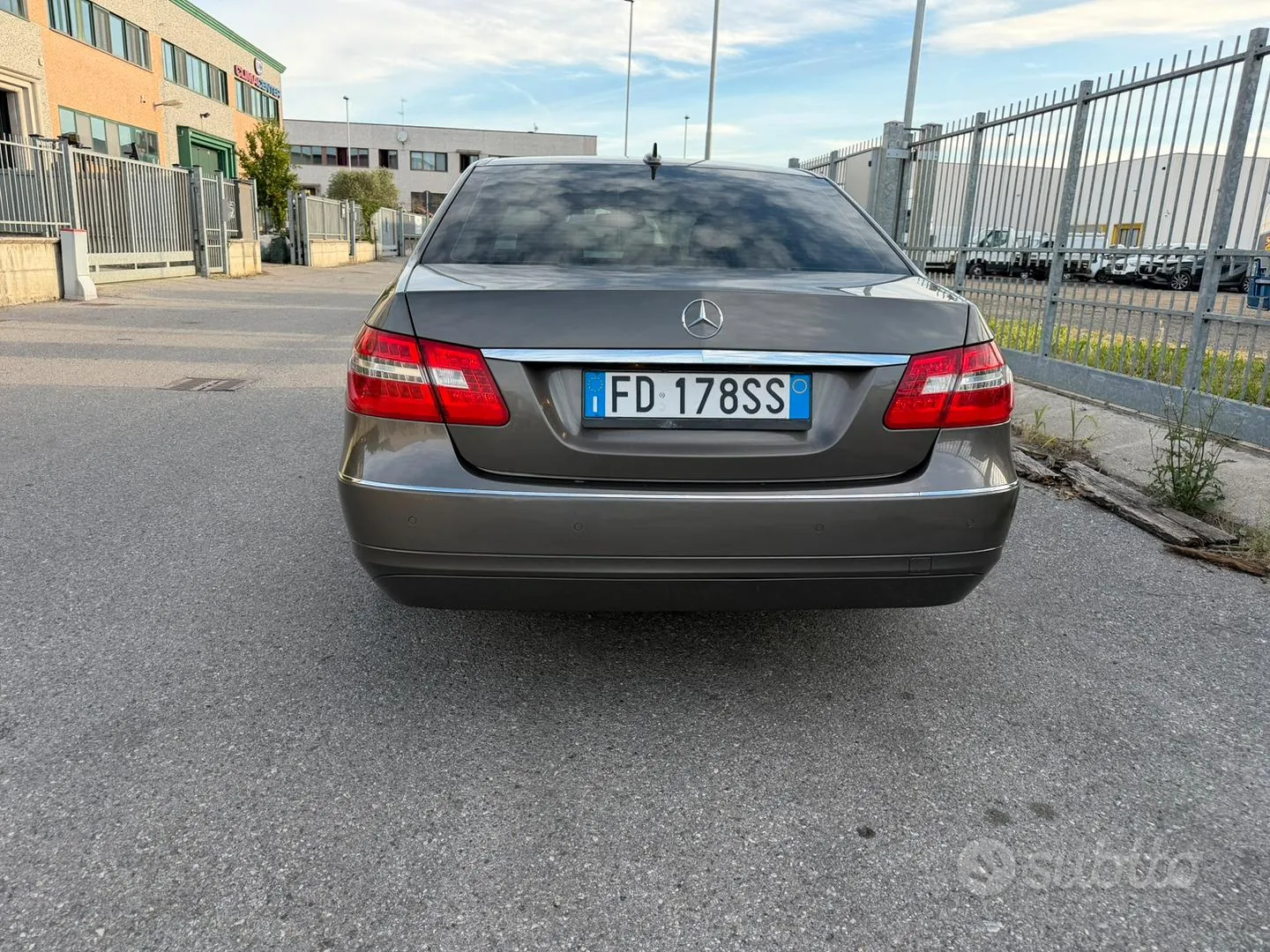 Mercedes-Benz E-Class 2009 photo 2