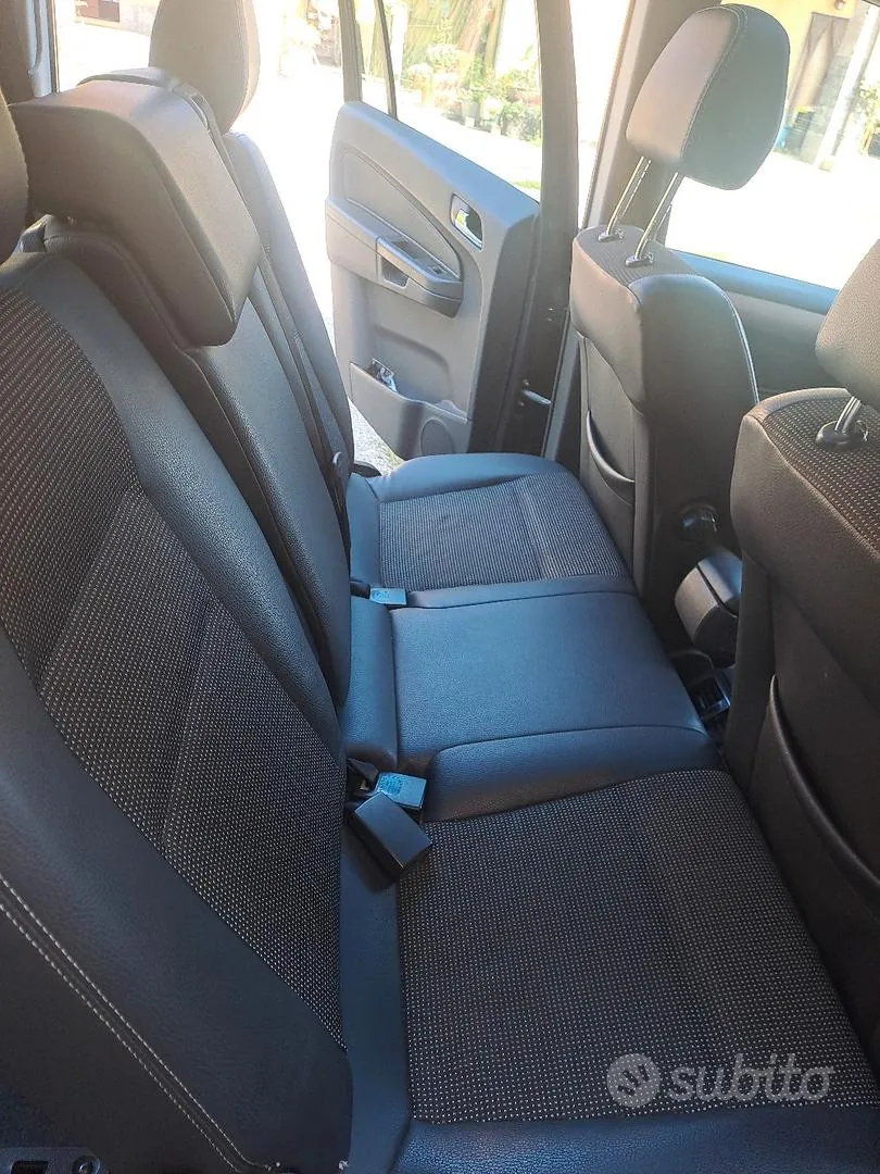 Opel Zafira 2010 photo 4