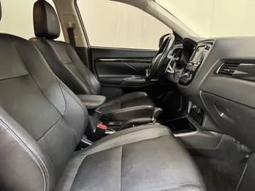 Mitsubishi Outlander 2018 photo 2