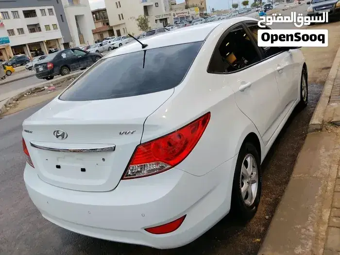 Hyundai Accent 2012 photo 4