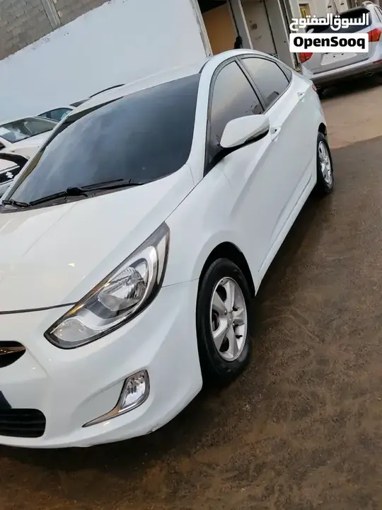 Hyundai Accent 2012 photo 3