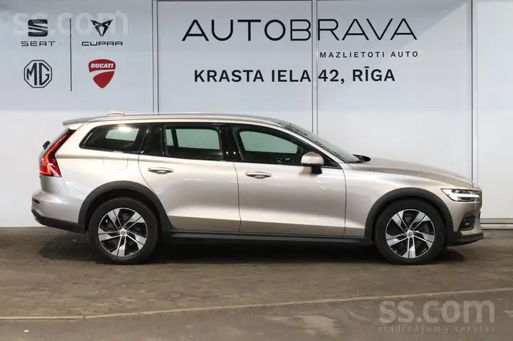 Volvo V60 2024 photo 5