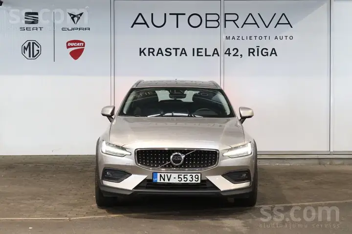 Volvo V60 2024 photo 2