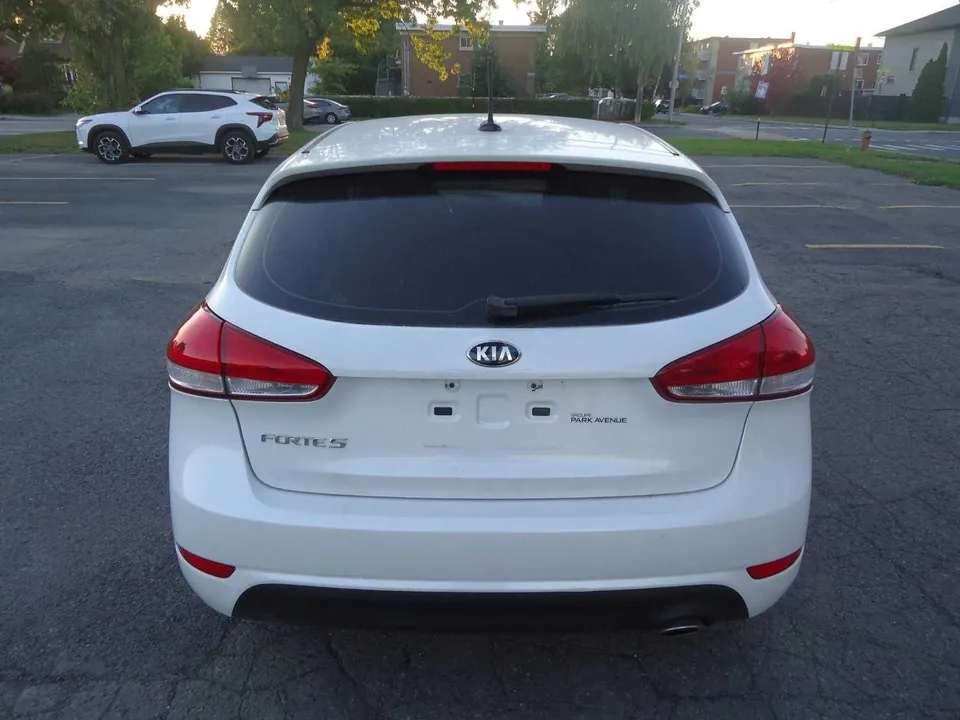 Kia Forte5 2016 photo 5