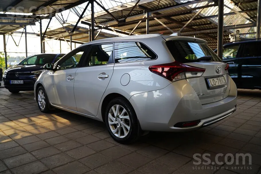 Toyota Auris 2018 photo 3