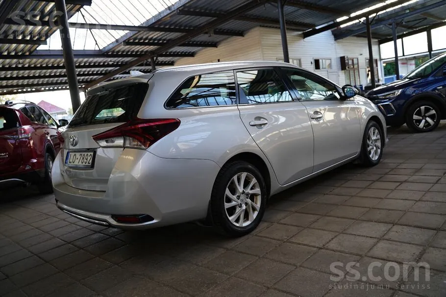Toyota Auris 2018 photo 4