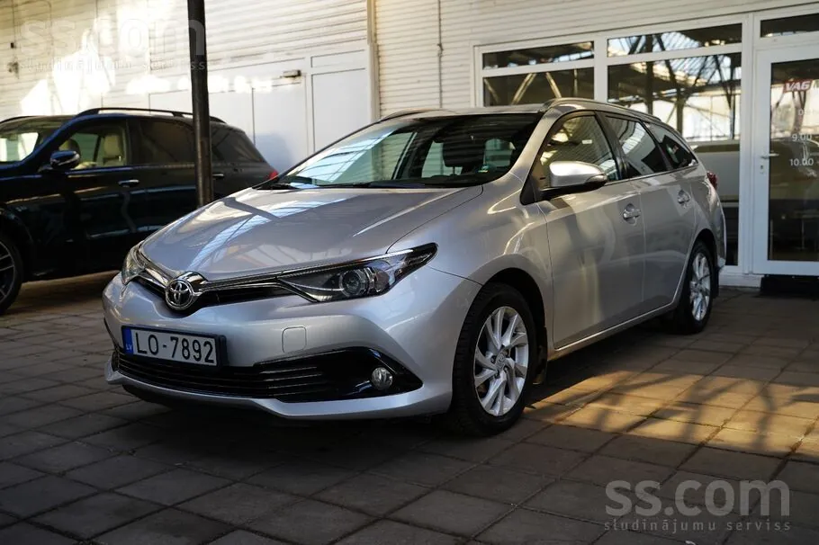 Toyota Auris 2018 photo 2
