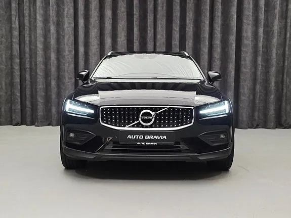 Volvo V60 Cross Country 2021 photo 2
