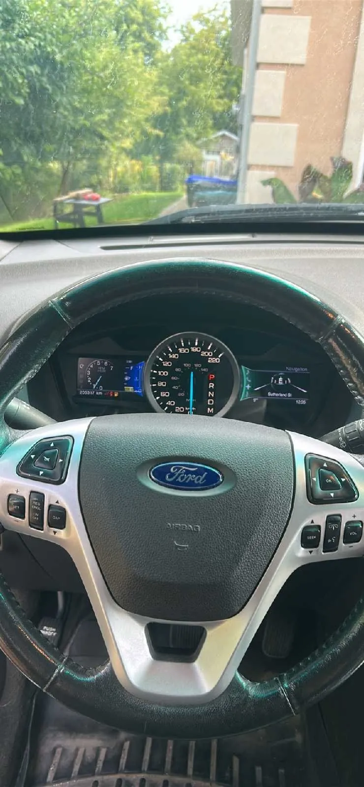 Ford Explorer 2013 photo 2
