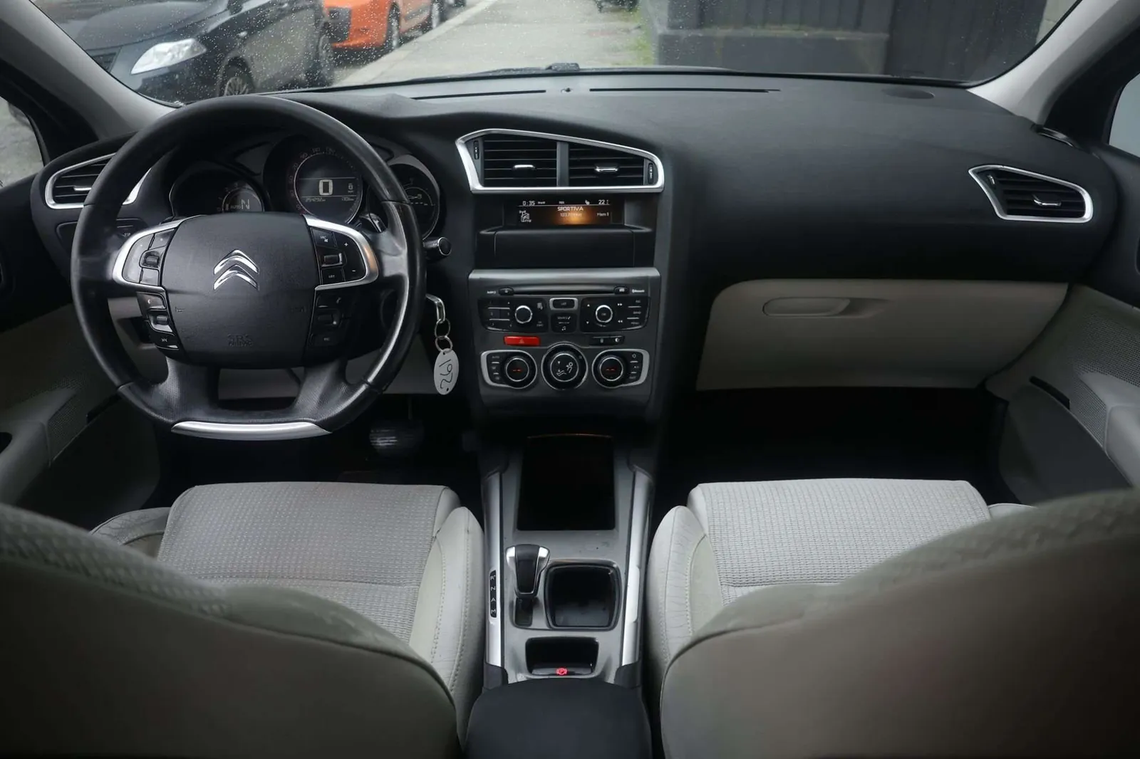 Citroen Grand C4 Picasso 2010 photo 2