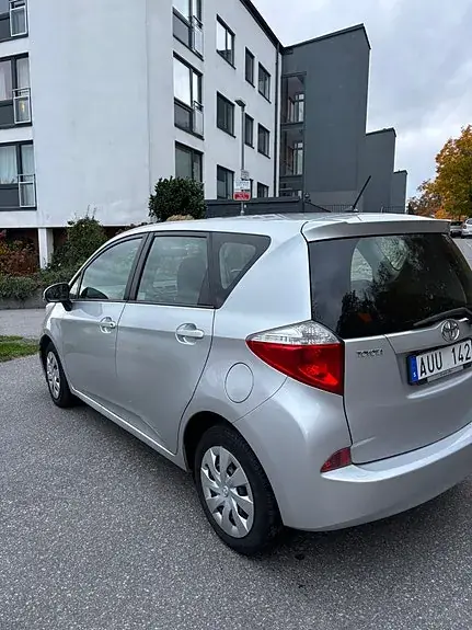 Toyota Verso-S 2011 photo 3