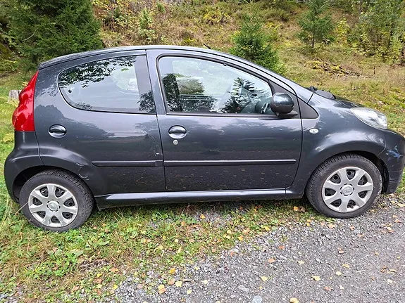 Peugeot 107 2010 photo 2