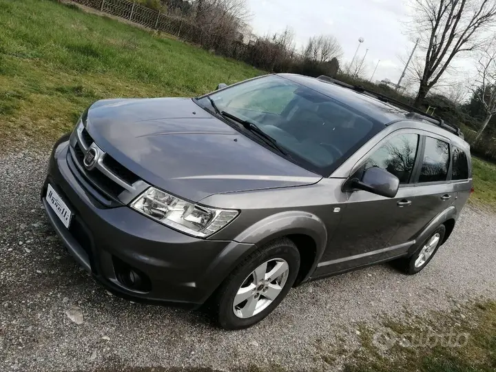 Fiat Freemont 2011 photo 2