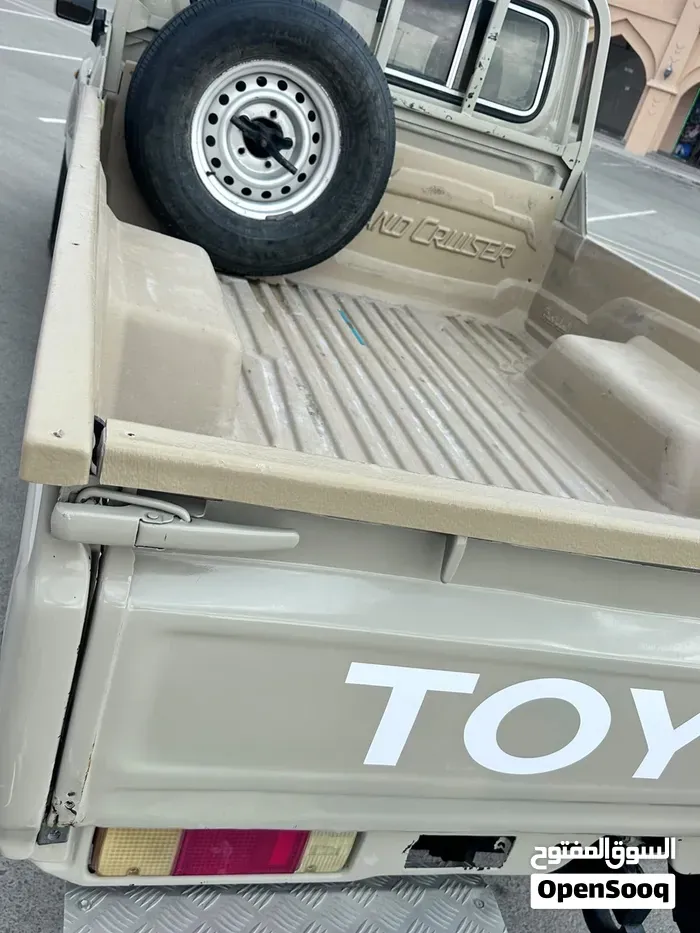 Toyota Land Cruiser 2014 photo 2