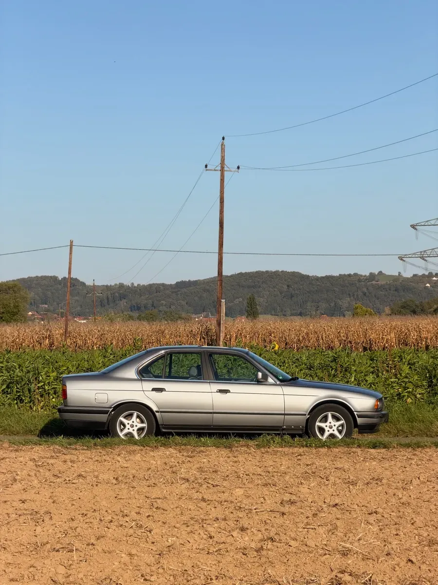 BMW 5 Series 1989 photo 2