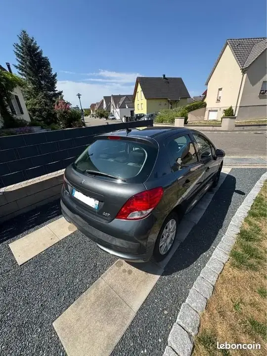 Peugeot 207 2010 photo 2