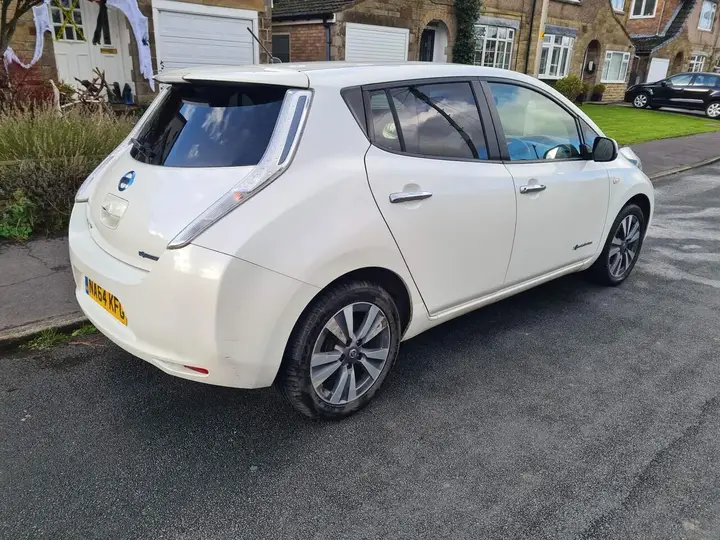 Nissan Leaf 2014 photo 2