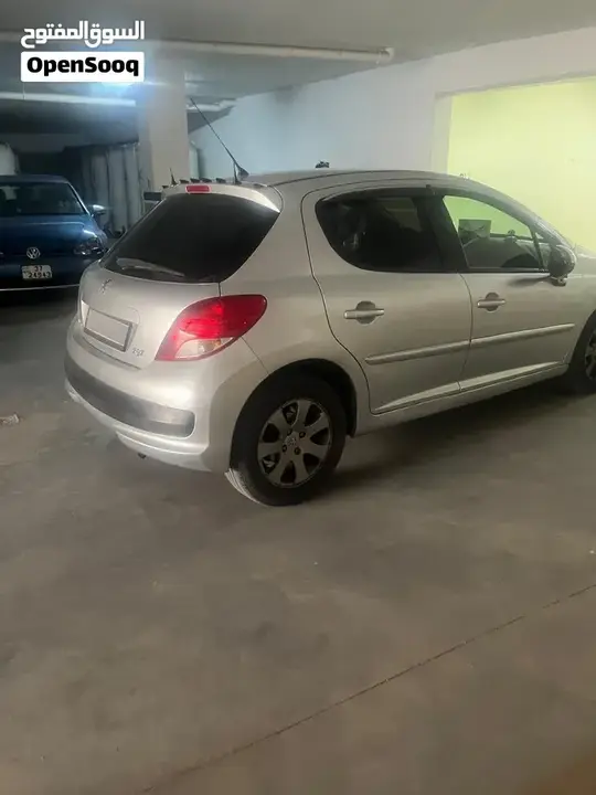 Peugeot 207 2012 photo 3
