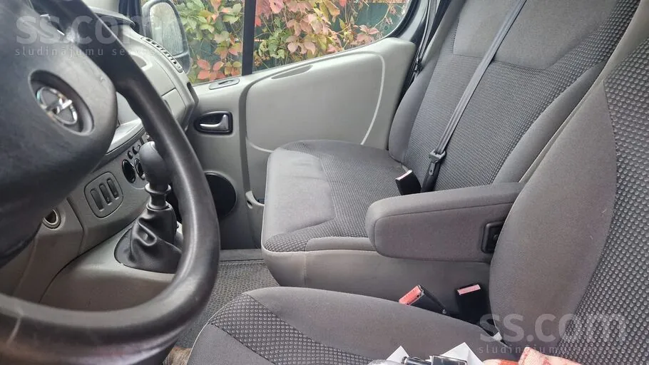 Opel Vivaro 2012 photo 2